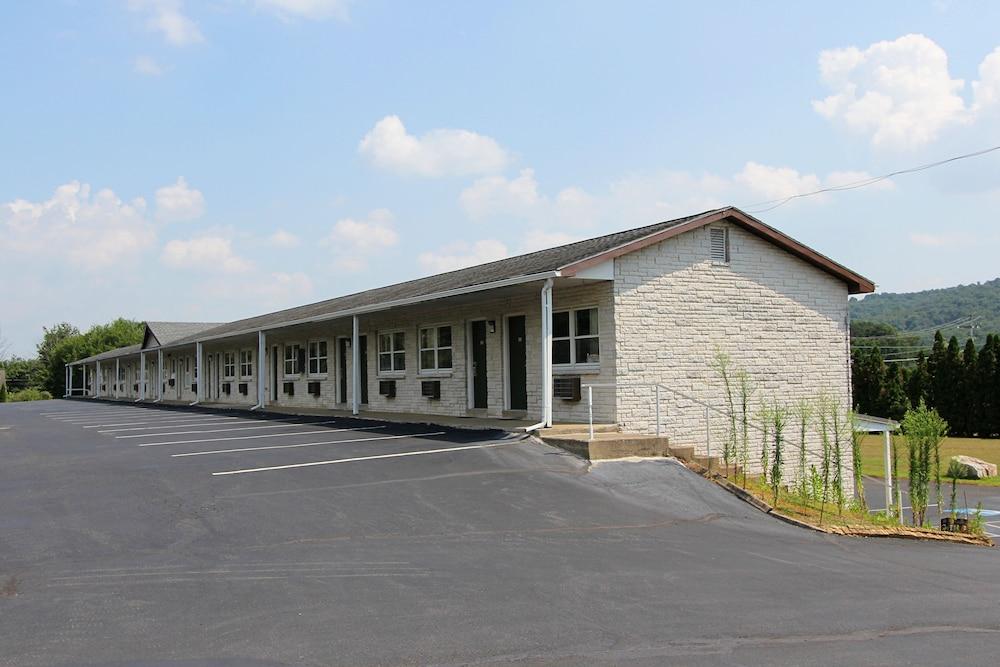 Knights Inn Pine Grove Pine Grove  Exterior photo