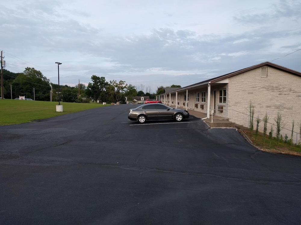 Knights Inn Pine Grove Pine Grove  Exterior photo