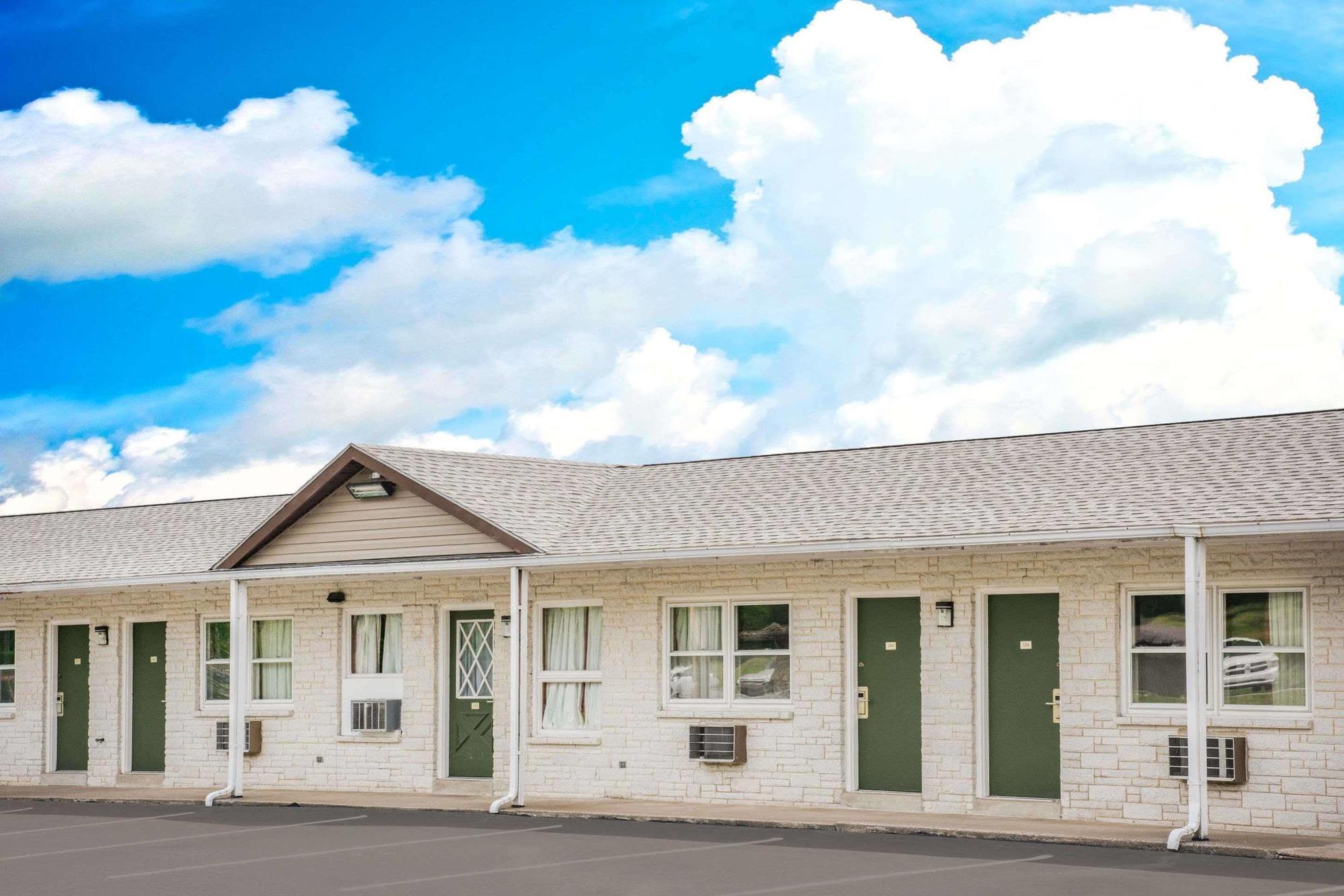Knights Inn Pine Grove Pine Grove  Exterior photo